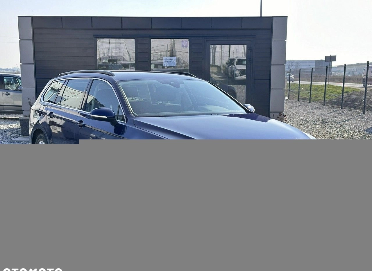 Volkswagen Passat cena 77900 przebieg: 130000, rok produkcji 2019 z Wojkowice małe 301